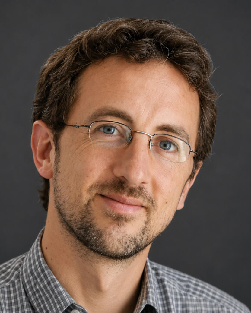 Aurélien Géron Portrait of Machine Learning and Artificial Intelligence Expert and Author, Aurélien Géron, best known for his book, Hands-On Machine Learning with Scikit-Learn, Keras & TensorFlow.